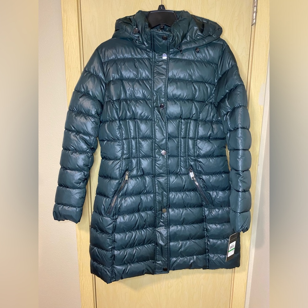 Guess high shine Women’s dark green puffer coat